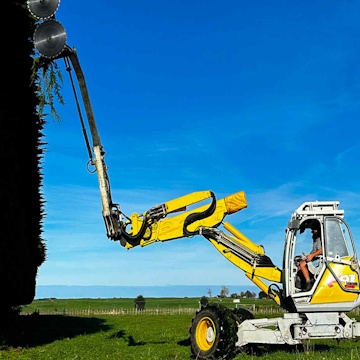 MRN Contracting Hedge Trimming